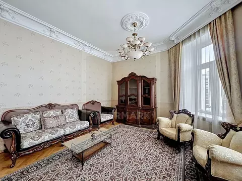 5-к кв. Москва ул. Петровка, 17С1 (190.0 м)
