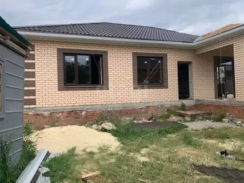 Дом в Калмыкия, Элиста ул. Номинханова, 15 (150 м)