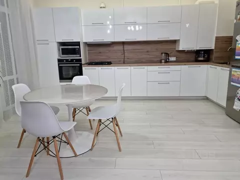 3-к кв. Краснодарский край, Краснодар ул. Веронская, 10 (91.8 м)