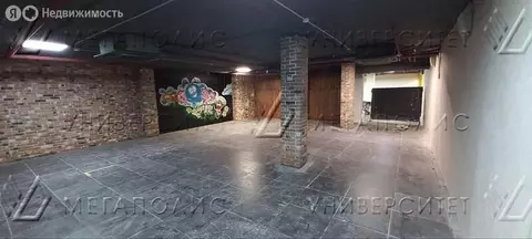 Торговая площадь (100 м)