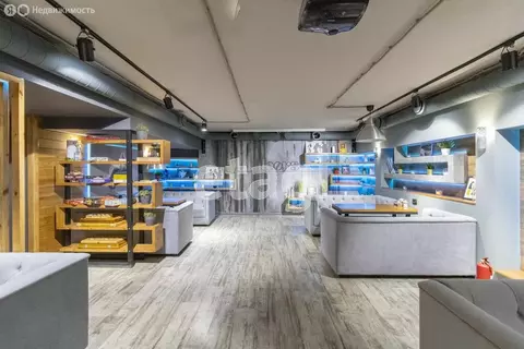 Торговая площадь (136 м)