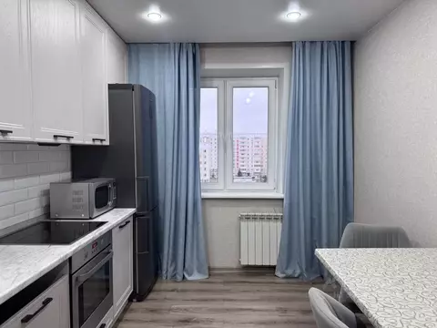 3-к кв. Красноярский край, Красноярск ул. Молокова, 1А (70.0 м)