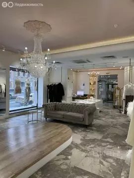 Торговая площадь (133.9 м)