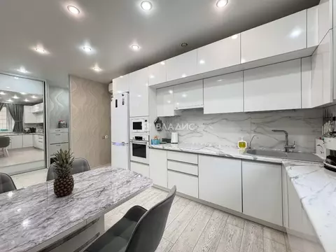 Продается 3-комнатная квартира