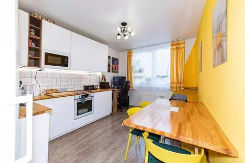 2-к кв. Свердловская область, Екатеринбург ул. Солнечная, 33А (65.5 м)