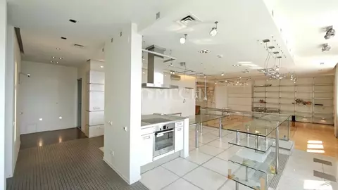 Продается 4-комнатная квартира