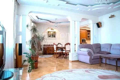 3-к кв. Омская область, Омск ул. Фрунзе, 72/1 (142.3 м)