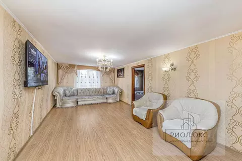 Дом в Челябинская область, Челябинск Речная ул., 4 (160 м)