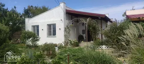 Дом в Крым, Сакский район, с. Уютное, Прибой СПК ул. Ореховая (88 м)