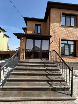 Коттедж в Омская область, Омск Верхнеднепровская ул. (210 м)