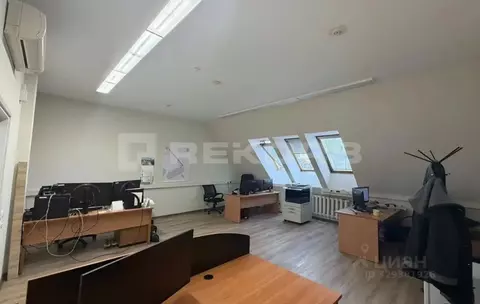 Офис в Санкт-Петербург 7-я Васильевского острова линия, 44 (90 м)