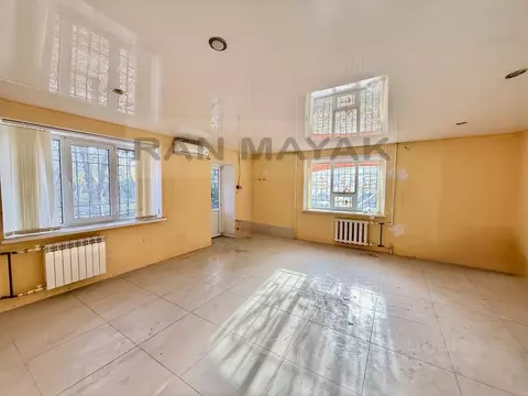 Помещение свободного назначения в Адыгея, Майкоп ул. Ветеранов, 232 ...