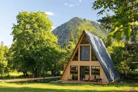 Дом в Карачаево-Черкесия, Зеленчукский район, с. Архыз  (140 м)