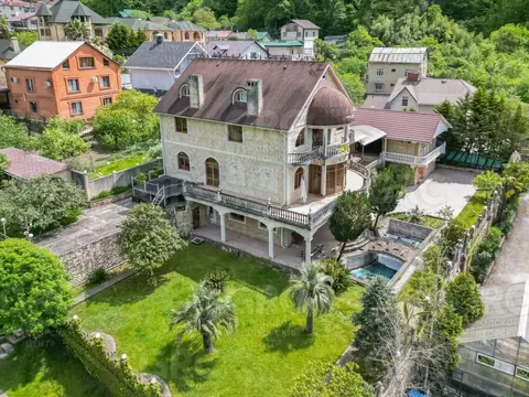 Дом в Краснодарский край, Сочи Береговая ул., 8/5 (558 м)