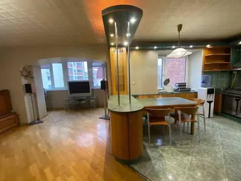 3-к кв. Самарская область, Самара ул. Мичурина, 112 (125.0 м)