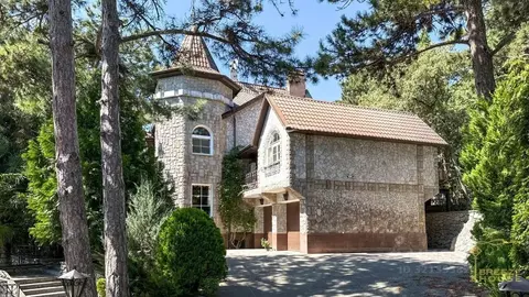 Дом в Крым, Ялта муниципальный округ, Восход пгт ул. Авроры, 5А (425 ...