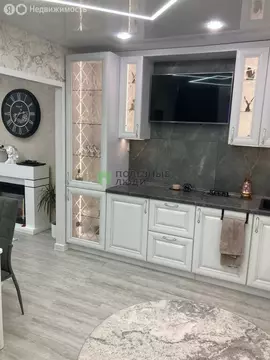 3-комнатная квартира: Красноярск, улица Шахтёров, 8 (100 м)