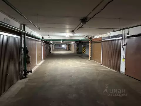 Гараж в Москва Осенняя ул., 17К2 (16 м)