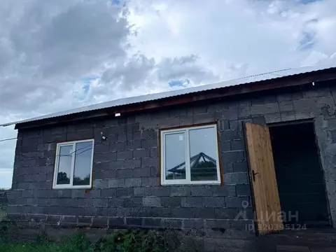 Дом в Оренбургская область, Сакмарский район, с. Украинка Пролетарская ...
