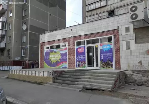 Торговая площадь (184.6 м)