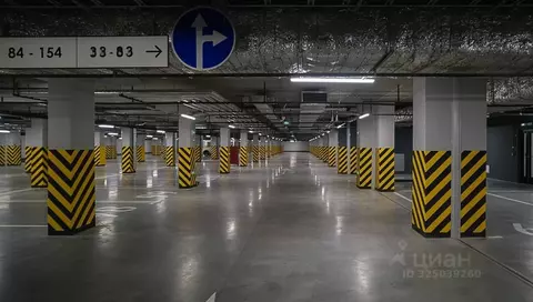 Гараж в Санкт-Петербург Петровский просп., 28к2 (18 м)