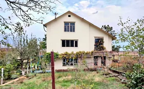 Дом в Крым, Симферопольский район, Трудовское с/пос, с. Ана-Юрт, Медик ...