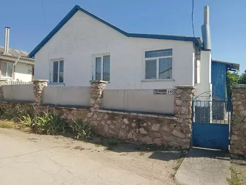 Дом в Крым, Бахчисарайский район, Долинненское с/пос, с. Фурмановка ...