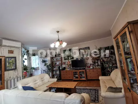 Продается 4-комнатная квартира