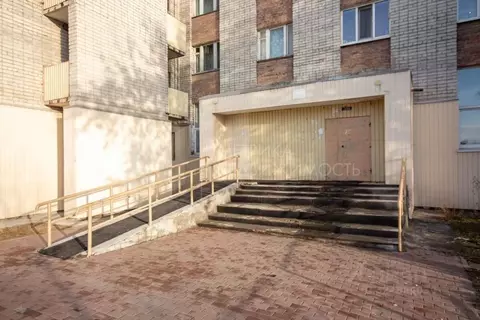 2-к кв. Тюменская область, Тюмень ул. 50 лет Октября, 63а (40.0 м)