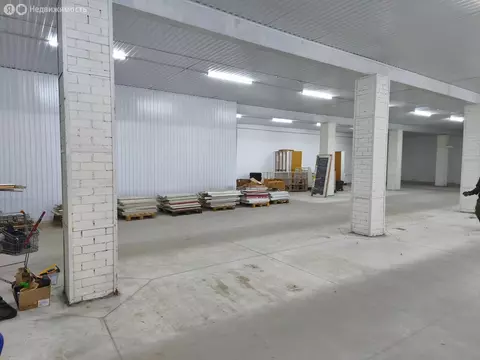 Торговая площадь (600 м)