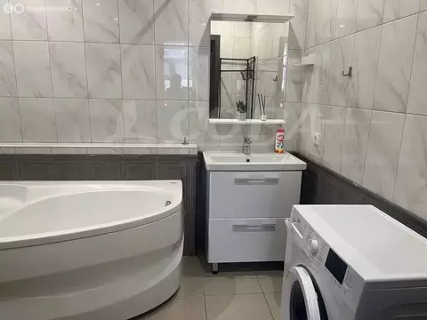 2-комнатная квартира: Тюмень, Холодильная улица, 120 (55.7 м)