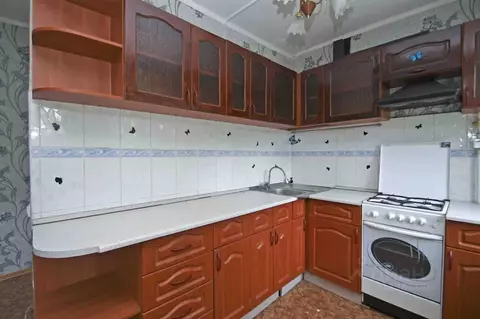 3-к кв. Омская область, Омск Городок Нефтяников мкр, ул. 50 лет ...