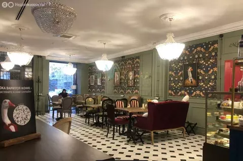 Торговая площадь (125 м)