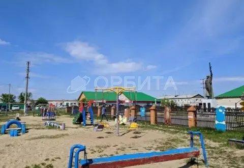 Участок в Тюменская область, Тюменский муниципальный округ, с. Чикча ...