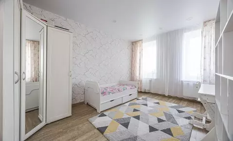 3-к кв. Санкт-Петербург ул. Академика Константинова, 1к1 (88.0 м)