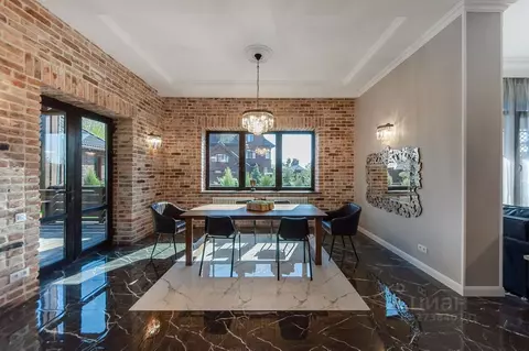 Дом в Москва Сосенское поселение, ул. Зименковская, 117к1 (300 м)