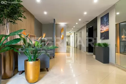 Торговая площадь (185 м)