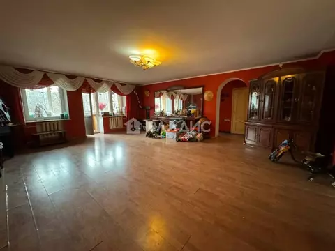 Продается 4-комнатная квартира