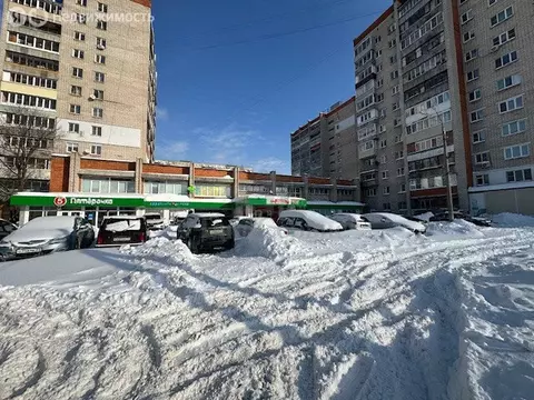 Торговая площадь (700 м)