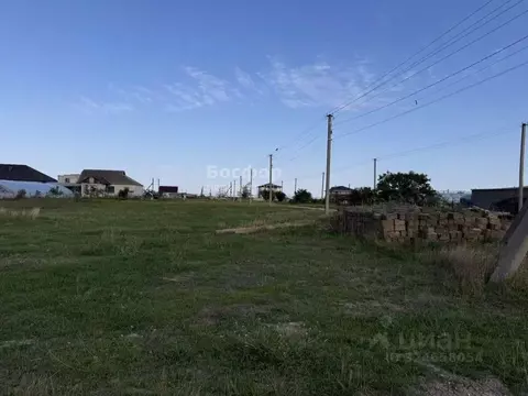 Участок в Крым, Кировский район, с. Яркое Поле ул. Высоцкого (15.0 ...