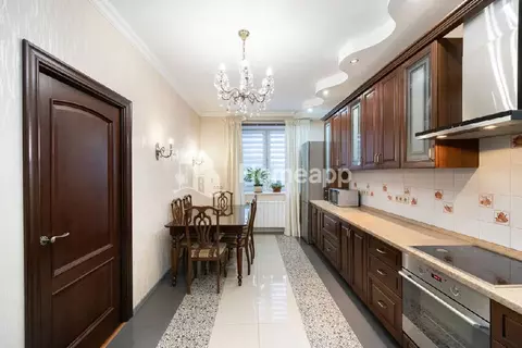 Продается 4-комнатная квартира