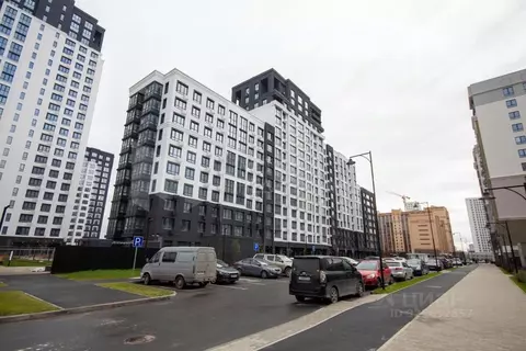 Студия Тюменская область, Тюмень ул. Братьев Бондаревых, 5 (27.9 м)