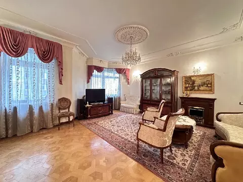 Продается 5-комнатная квартира