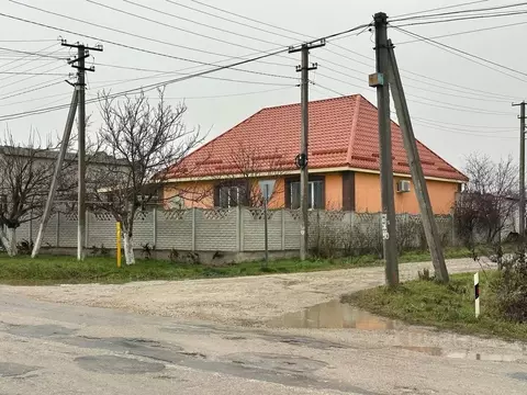 Дом в Крым, Кировский район, с. Золотое Поле ул. Мичурина, 70 (130 м)