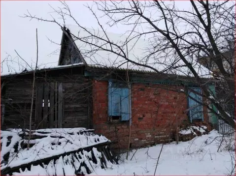 Дом в Астраханская область, Икрянинский район, с. Оранжереи ул. ...