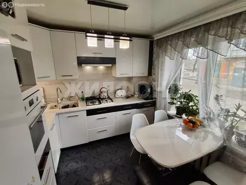 3-комнатная квартира: Георгиевск, улица Кочубея, 5 (61 м)