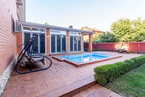 Дом в Краснодарский край, Краснодар ул. Вербная, 4/1 (240 м)