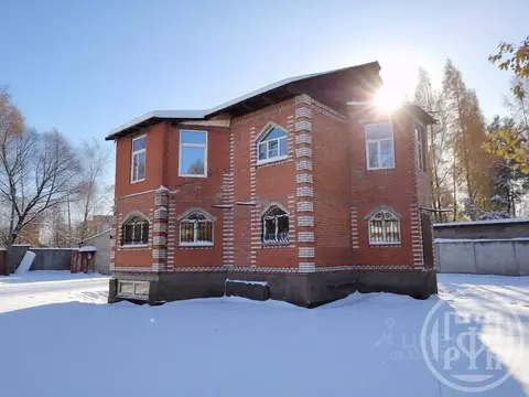 Дом в Санкт-Петербург, Санкт-Петербург, Петергоф Собственный просп., ...