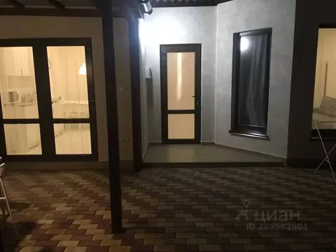 Дом в Крым, Сакский район, Молочненское с/пос, с. Витино ул. ...