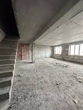 3-к кв. Северная Осетия, Владикавказ ул. Шамиля Джикаева, 2А (170.0 м)